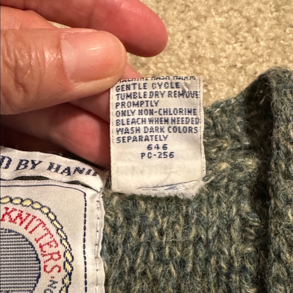 Cape Isle Knitters Shetland Wool Cable Knit Bobble Button Vest Green Hand Knit-M - Picture 9 of 9